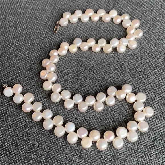 Pearl necklace and earrings set - Picture 5 of 6